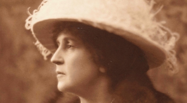  Portret Heleny Paderewskiej (popiersie z profilu).  