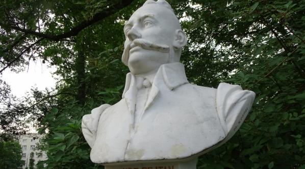  Pomnik Tadeusza Rejtana w parku Jordana w Krakowie.  
