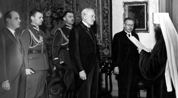  Metropolita kościoła prawosławnego Dionizy Waledyński na audiencji u prezydenta RP na Zamku Królewskim w Warszawie, 15.01.1936 r.  