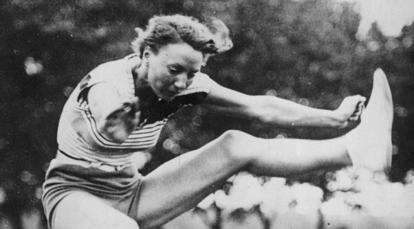  Halina Konopacka trenuje skok wzwyż podczas  IV Światowych Igrzysk Kobiet w Londynie w sierpniu 1934 r.  