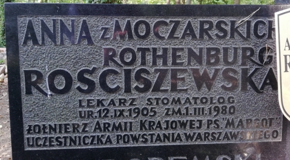 Grób Anny z Moczarskich Rothenburg-Rościszewskiej na cmentarzu Zakładu dla Niewidomych w Laskach pod Warszawą.  
