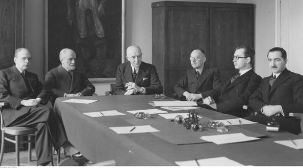  Jury państwowej  nagrody artystycznej za rok 1936.  