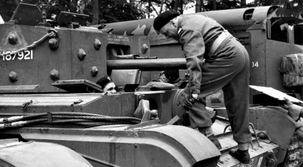  Ćwiczenia 1 Dywizji Pancernej w lipcu 1944 r.  