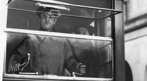  Lekkoatleta Józef Noji pracujący w Warszawie jako motorniczy tramwaju, luty 1937 r.  