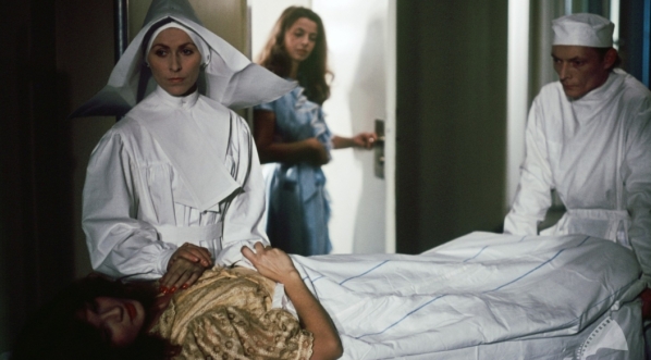  Scena z filmu Janusza Majewskiego "Zazdrość i medycyna" z 1973 r.  