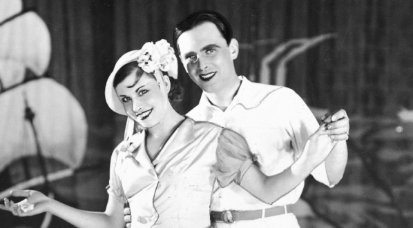  Lena Żelichowska i Aleksander Żabczyński w  rewii "Kobiety mają szanse" w Teatrze Rewiowym Kameleon w Warszawie w marcu 1932 roku.  