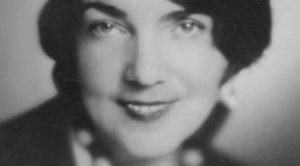  Janina Strzelecka, kierownik sekcji kultury Wydziału Oświaty i Kultury Magistratu m.st. Warszawy.  