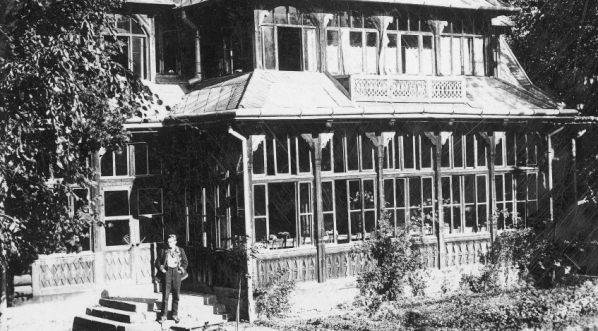  Lecznica doktora Apolinarego Tarnawskiego w Kosowie - widok od strony jadalni.  