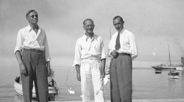  Premier Kazimierz Świtalski (w środku) w nieustalonych okolicznościach.  