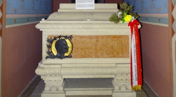  Sarkofag Lucjana Siemieńskiego w Krypcie Zasłużonych w kościele na Skałce w Krakowie.  