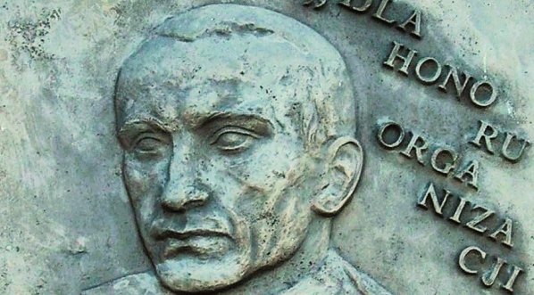  Tablica poświęcona Sergiuszowi Piaseckiemu na kościele w Lachowiczach na Białorusi.  