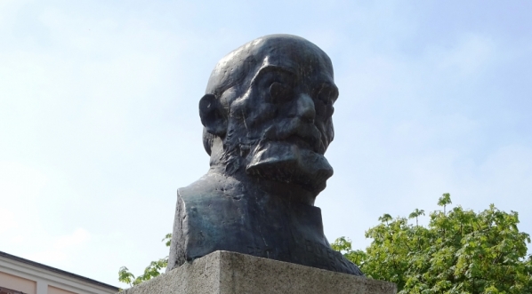  Pomnik Ludwika Zamenhofa w Białymstoku.  