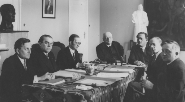  Posiedzenie jury państwowej nagrody muzycznej za 1931 rok w Departamencie Sztuki Ministerstwa Wyznań Religijnych i Oświecenia Publicznego, 25.01.1931 r.  
