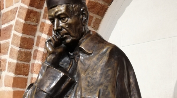  Pomnik Prymasa Wyszyńskiego w Archikatedrze Gnieźnieńskiej.  