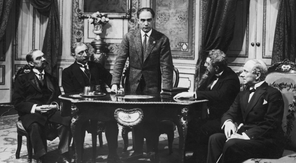  Komedia „Premier” Laszlo Fodora w Teatrze Letnim w Warszawie w 1927 roku.  