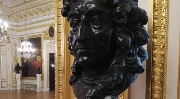  Popiersie Jana Andrzeja Morsztyna, Podskarbiego Wielkiego Koronnego, w Sali Rycerskiej Zamku Królewskiego w Warszawie.  