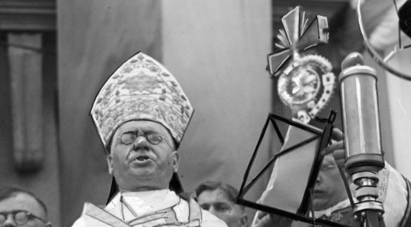  Przemówienie biskupa śląskiego Stanisława Adamskiego podczas poświęcenie prezbiterium katedry Chrystusa Króla w Katowicach w czerwcu 1938 r.  