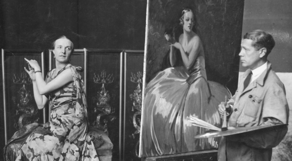  Artysta malarz Stefan Norblin podczas malowania portretu primabaleriny Opery Warszawskiej Haliny Szmolc-Fitelberg w swojej pracowni w Warszawie w 1930 roku.  