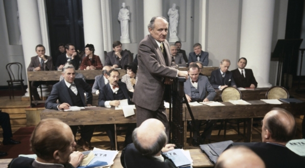  Scena z filmu Ryszarda Filipskiego "Zamach stanu" z 1980 r.  