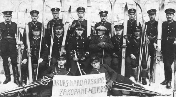  Uczestnicy II kursu narciarskiego dla policjantów w Zakopanem w marcu 1925 roku.  