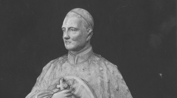  Rzeźba autorstwa Bazylego Wojtowicza przedstawiająca arcybiskupa Józefa Bilczewskiego.  