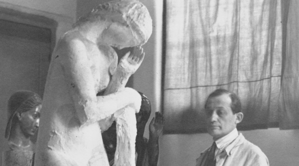  Artysta rzeźbiarz Henryk Kuna w swojej pracowni.  