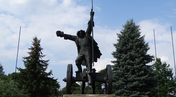  Pomnik Bartosza Głowackiego w Janowiczkach koło Racławic.  