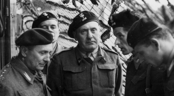  Odprawa przed ćwiczeniami 1 Dywizji Pancernej w lipcu 1944 r.  