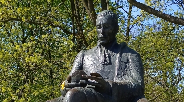  Pomnik Zygmunta Krasińskiego w Muzeum Romantyzmu w Opinogórze.  