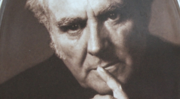  Fotografia ks. Zdzisława Peszkowskiego na grobowcu rodzinnym w Sanoku.  