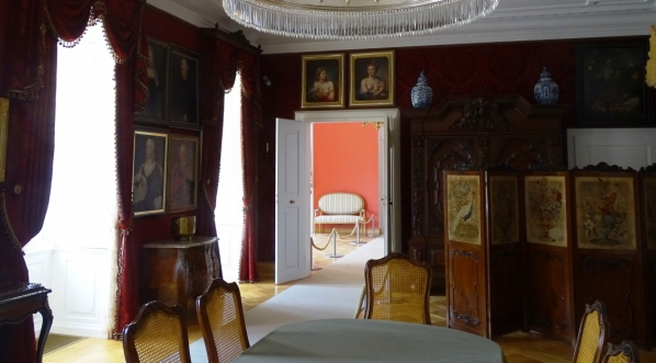  Odnowiona jadalnia w pałacu Raczyńskich w Rogalinie.  