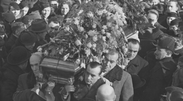  Uroczystości pogrzebowe artystki Zuli Pogorzelskiej w Warszawie 16.02.1936 r.  