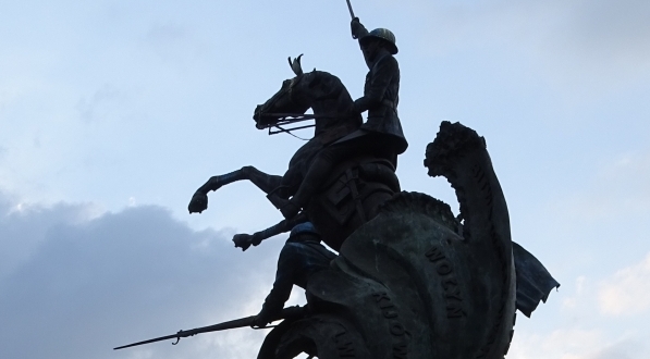  Pomnik Czynu Zbrojnego Polonii Amerykańskiej na Żoliborzu w Warszawie.  