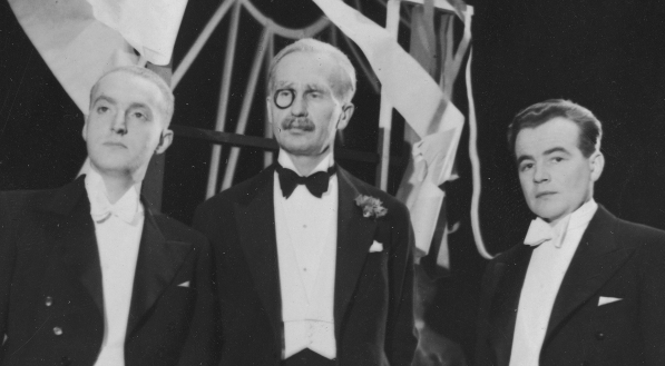  Pokaz mody "Jedziemy na FIS" w Teatrze Polskim w Warszawie w 1938 roku.  