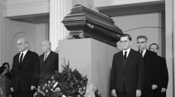  Uroczystości pogrzebowe Władysława Broniewskiego w Warszawie w lutym 1962 r.  
