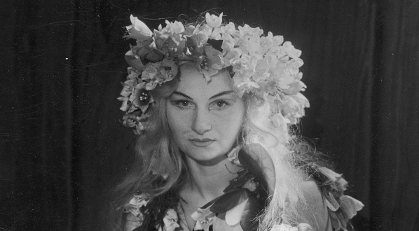 Teresa Suchecka jako Krasawica w sztuce "Bolesław Śmiały" Stanisława Wyspiańskiego w Teatrze Miejskim im. Juliusza Słowackiego w Krakowie w czerwcu 1937 r.  