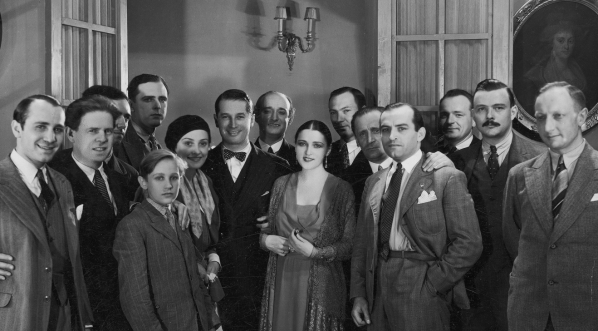  Spotkanie polskich aktorów pracujących w filii wytwórni filmowej Paramount w Paryżu z francuskim aktorem Mauricem Chevalierem.  