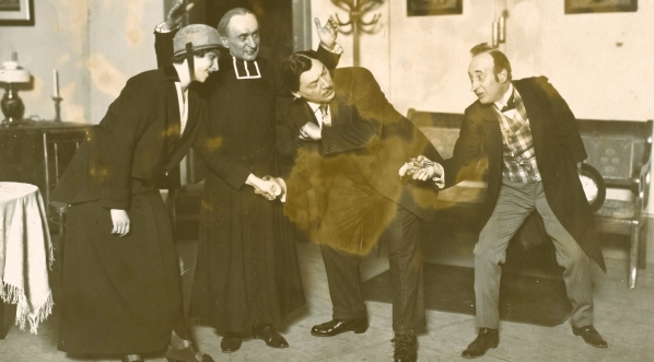  Spektakl "Ulubieniec kobiet" Maurice`a Hennequina i Georgesa Mitchelaja.  