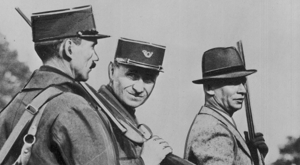  Ambasador RP we Francji Juliusz Łukasiewicz na polowaniu zorganizowanym dla dyplomatów przez prezydenta Francji Alberta Lebruna w październiku 1936 r.  