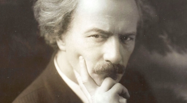  Portret Ignacego Jana Paderewskiego (ujęcie do pasa)  