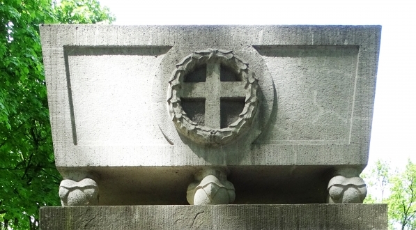  Pomnik bohaterów spod Rokitny na cmentarzu Rakowickim w Krakowie.  