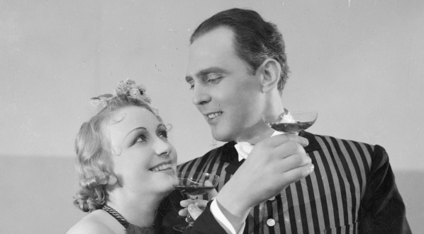  Loda Niemirzanka i Aleksander Żabczyński w operetce „Miłość przy świecach” w Teatrze Letnim w Warszawie w 1937 roku.  