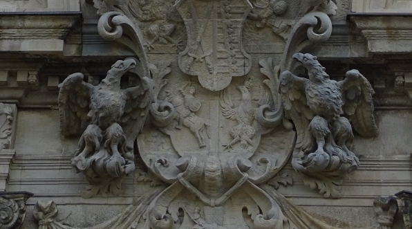  Polskie symbole na Zwingerze w Dreźnie.  