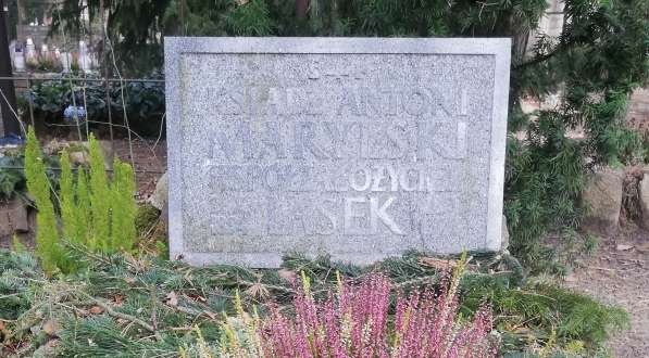  Grób Antoniego Marylskiego na cmentarzu zakładu dla ociemniałych w Laskach pod Warszawą.  