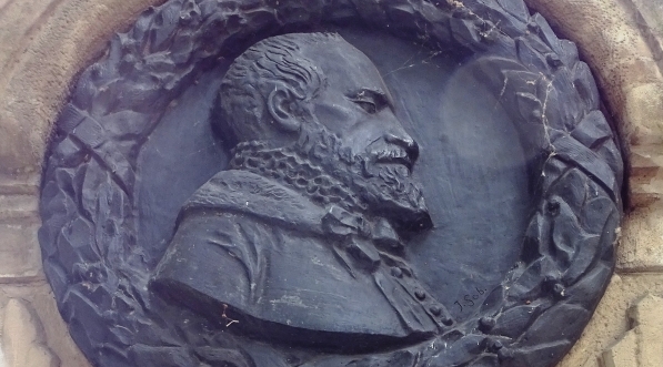  Medalion z pomnika Jana Kochanowskiego na Ostrowie Tumskim w Poznaniu.  