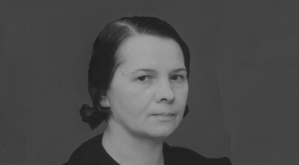  Pola Gojawiczyńska w swoim mieszkaniu w 1935 r.  