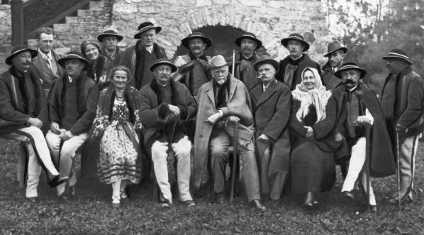  Nadanie tytułu członka honorowego Związku Górali prof. Janowi Gwalbertowi Pawlikowskiemu w  Zakopanem w październiku 1932 roku.  