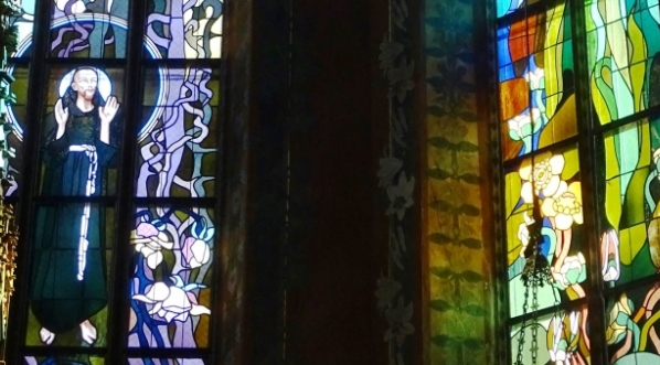  Witraże po prawej stronie prezbiterium kościoła św. Franciszka z Asyżu w Krakowie.  