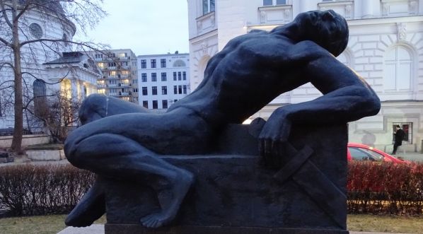  Pomnik Poległych Żołnierzy Polskiej Organizacji Wojskowej w Warszawie.  