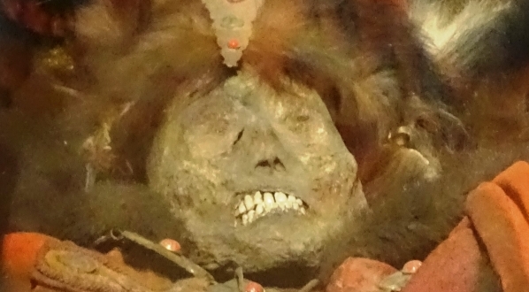  Mumia w krypcie Jeremiego Wiśniowieckiego na Świętym Krzyżu.  